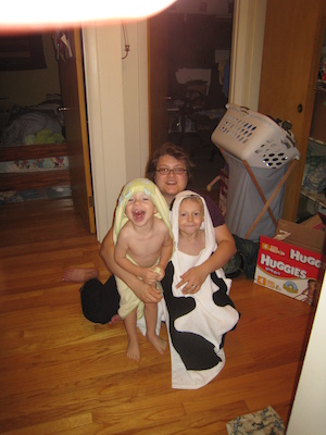 Turtle Cole, Panda Tim and Mommy, post-bath (09-20-2007 19:50)