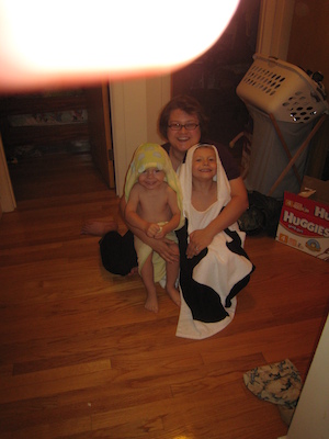 Turtle Cole, Panda Tim and Mommy, post-bath (09-20-2007 19:50)