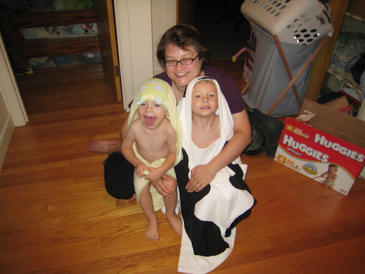 Turtle Cole, Panda Tim and Mommy, post-bath (09-20-2007 19:50)