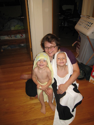 Turtle Cole, Panda Tim and Mommy, post-bath (09-20-2007 19:51)