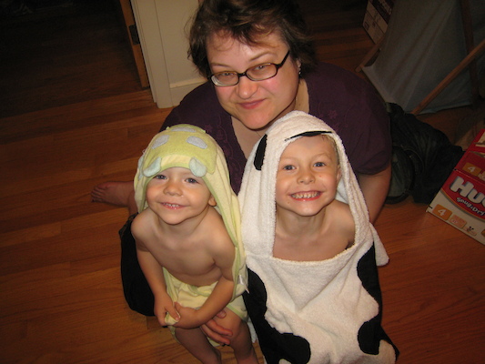 Turtle Cole, Panda Tim and Mommy, post-bath (09-20-2007 19:51)