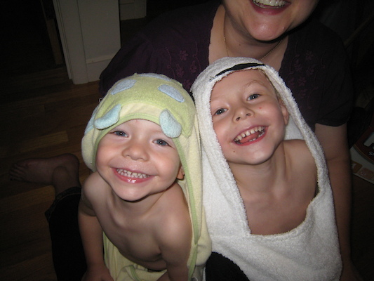 Turtle Cole, Panda Tim and Mommy, post-bath (09-20-2007 19:51)