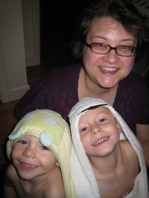 Turtle Cole, Panda Tim and Mommy, post-bath (09-20-2007 19:51)