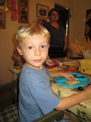 Tim eating (09-23-2007 13:26)