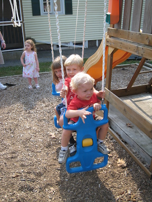 Linnea, Tim and Cole on the swing (10-06-2007 12:39)