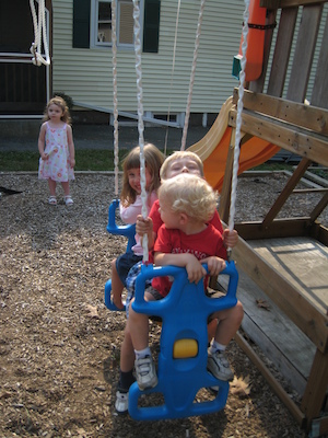 Linnea, Tim and Cole on the swing (10-06-2007 12:39)