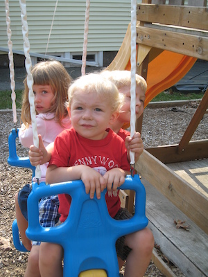 Linnea, Tim and Cole on the swing (10-06-2007 12:39)