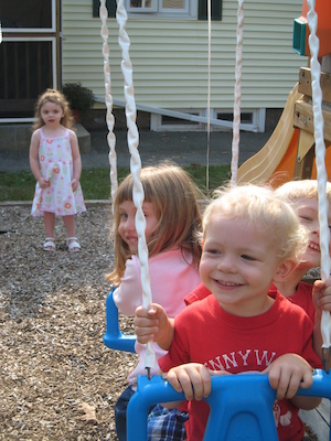 Linnea, Tim and Cole on the swing (10-06-2007 12:39)