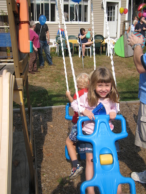 Linnea, Tim and Cole on the swing (10-06-2007 12:40)