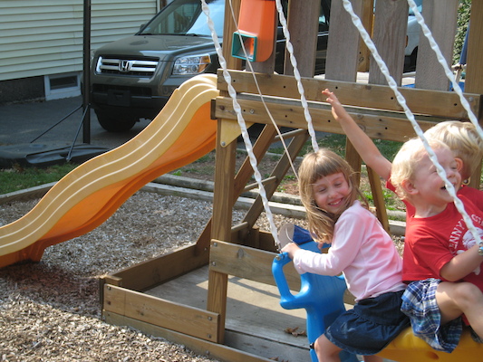 Linnea, Tim and Cole on the swing (10-06-2007 12:40)