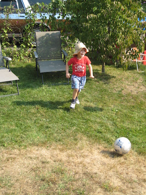 Tim playing soccer (10-06-2007 12:58)