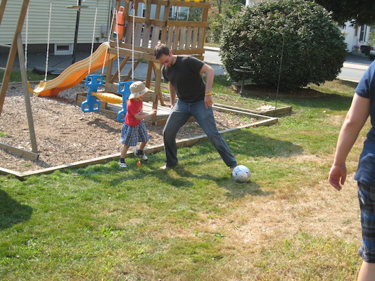 Tim playing soccer with Harrison (10-06-2007 12:59)