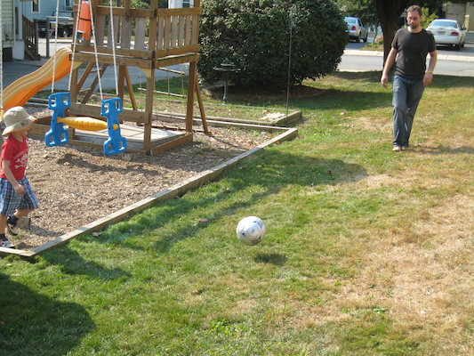Tim playing soccer with Harrison (10-06-2007 12:59)