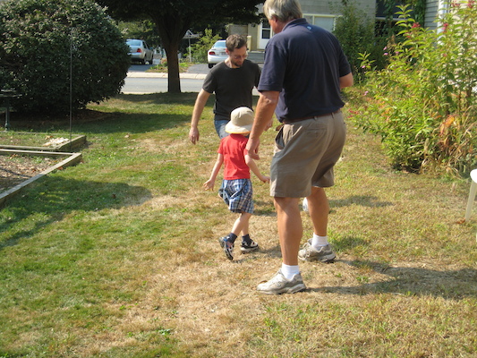Tim playing soccer with Harrison and Ken (10-06-2007 12:59)