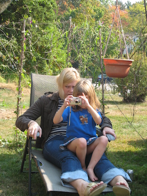 Maria and Linnea taking pictures (10-06-2007 13:25)