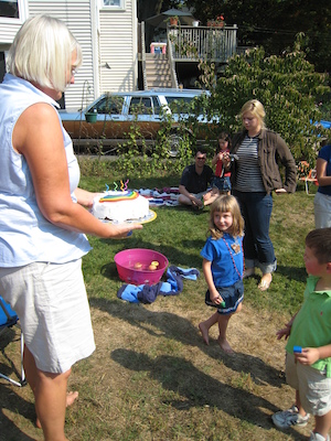 Linnea and her cake (10-06-2007 13:40)