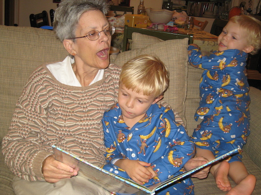 Nea reading to Tim and Cole (10-20-2007 18:28)