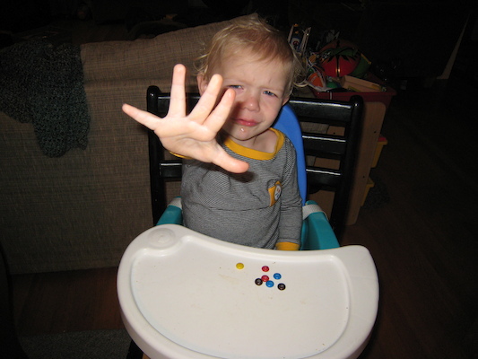 Cole says "NO PICTURES!" (11-01-2007 20:09)