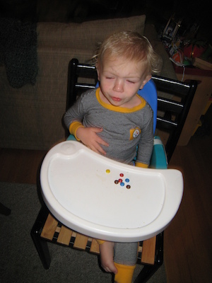 Cole and M&Ms (11-01-2007 20:09)