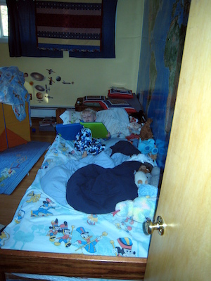 Tim reading in bed (11-11-2007 09:25)