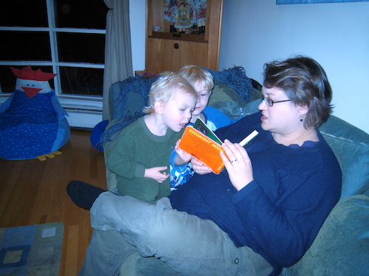 Cole and Tim reading with Christine (11-12-2007 19:44)