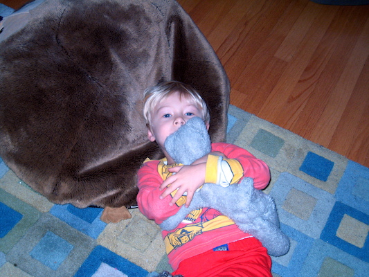 Tim cuddling bear (12-02-2007 07:19)