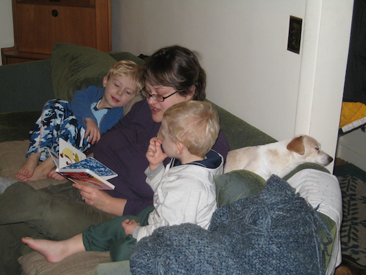 Mommy reading to Tim and Cole, Emily napping (12-13-2007 18:50)