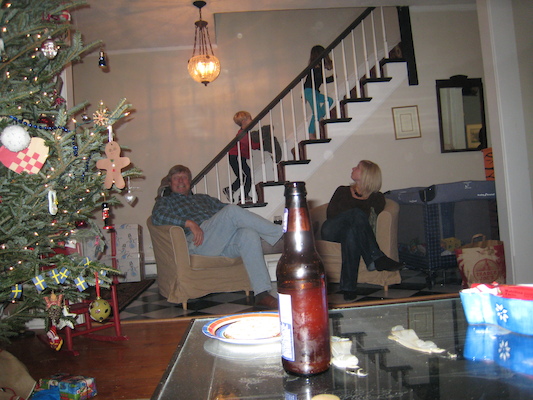 MoFa and Maria watch the flight of Tim and Cole (12-15-2007 18:26)