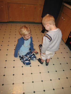 Tim admires Cole's saber (12-25-2007 06:50)