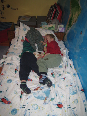 Tim and Cole try his new sheets (12-25-2007 08:42)