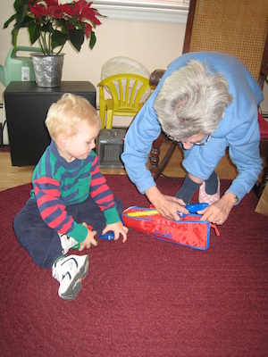 Cole and Nea packing up the fishing rod (12-25-2007 10:31)