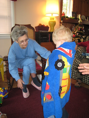 Nea enrobing Cole in his truck towel (12-25-2007 10:33)