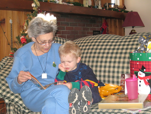 Nea reading to Cole (12-25-2007 12:36)