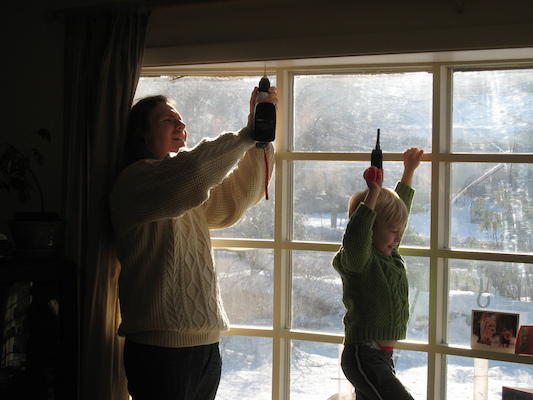 Tim and Ben installing presents (01-05-2008 09:03)