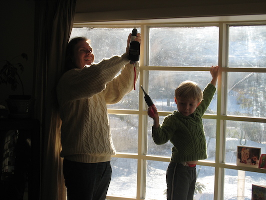 Tim and Ben installing presents (01-05-2008 09:03)