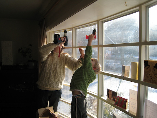 Tim and Ben installing presents (01-05-2008 09:03)