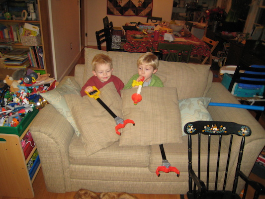 Cole and Tim playing alien spaceship (01-05-2008 15:47)