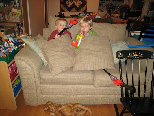 Cole and Tim playing alien spaceship (01-05-2008 15:47)