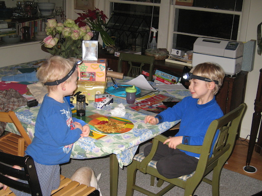 Cole and Tim's romantic headlit dinner (02-10-2008 16:42)