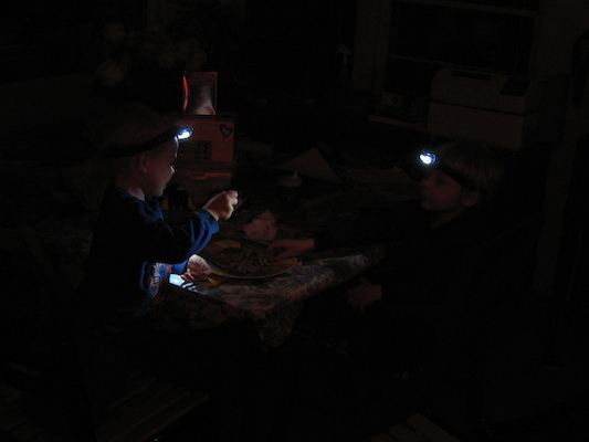 Cole and Tim's romantic headlit dinner (02-10-2008 16:42)