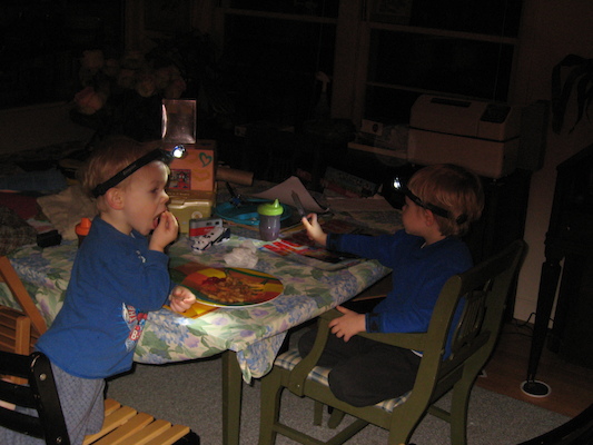 Cole and Tim's romantic headlit dinner (02-10-2008 16:42)
