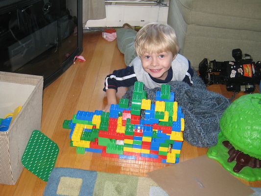 Tim and lego (02-16-2008 06:45)