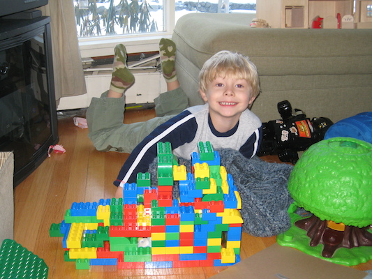 Tim and lego (02-16-2008 06:45)