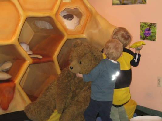 Cole and Tim at the science museum (02-16-2008 09:46)