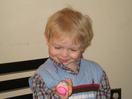 Easter morning Cole egg (03-23-2008 13:05)