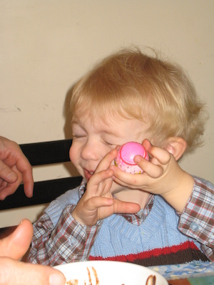 Easter morning Cole egg (03-23-2008 13:06)