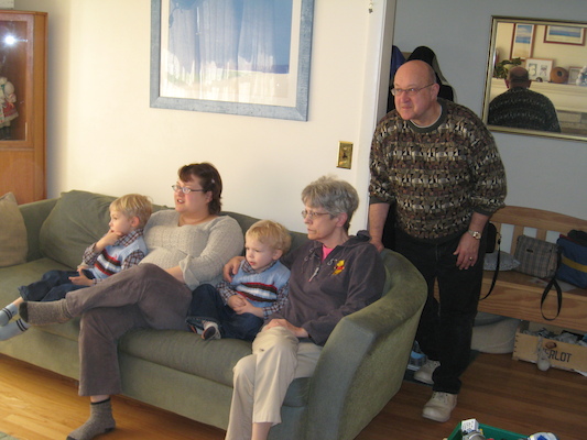 Easter morning Tim, Xine, Cole, Nea, Poppy (03-23-2008 13:21)