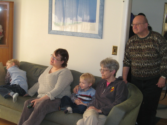 Easter morning Tim, Xine, Cole, Nea, Poppy (03-23-2008 13:21)