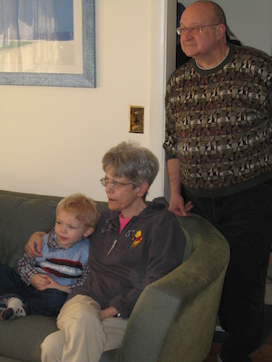 Easter morning Tim, Xine, Cole, Nea, Poppy (03-23-2008 13:21)