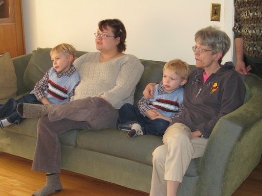 Easter morning Tim, Xine, Cole, Nea, Poppy (03-23-2008 13:22)